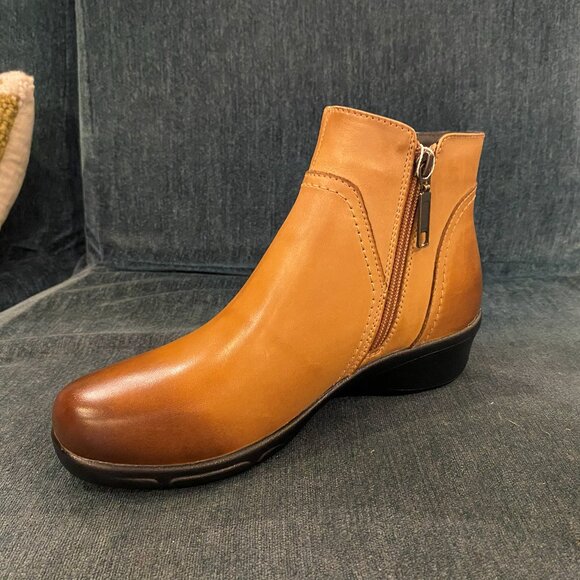 Propet - Waverly Tan - Multiple Sizes (NEW W/ BOX) - Picture 2 of 3